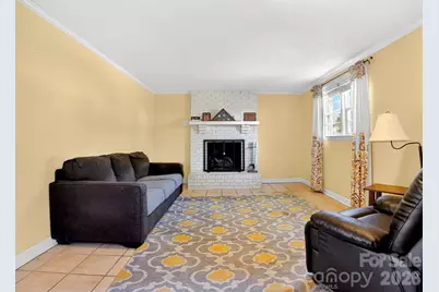 1091 16th Avenue NW, Hickory, NC 28601 - Photo 6
