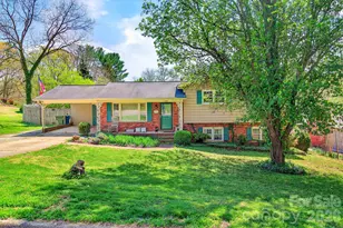 1091 16th Ave NW, Hickory, NC 28601 - Photo 1
