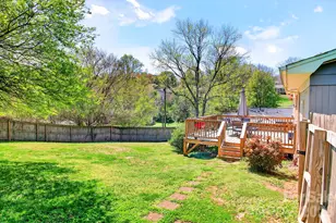 1091 16th Ave NW, Hickory, NC 28601 - Photo 2