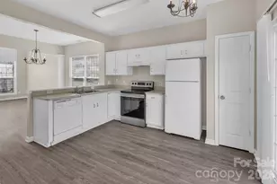 10219 Roundleaf Dr, Charlotte, NC 28213 - Photo 10