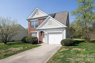 10219 Roundleaf Dr, Charlotte, NC 28213 - Photo 2