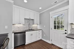 307 E Peterson Dr, Charlotte, NC 28217 - Photo 14