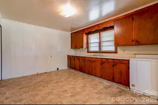 237 Lily St, Shelby, NC 28152 - Photo 4