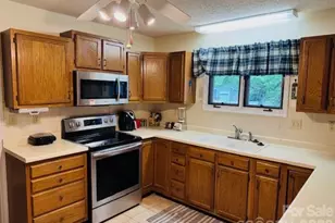 200 Dartcrest Dr, Hendersonville, NC 28792 - Photo 8