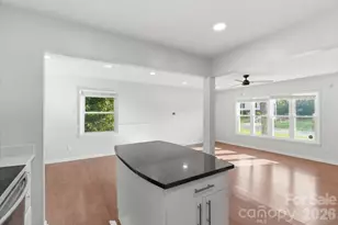 5810 Red Carriage Ln, Charlotte, NC 28212 - Photo 6