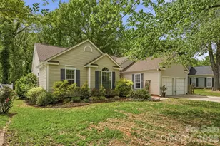 7715 Blythwood Ln, Charlotte, NC 28227 - Photo 2