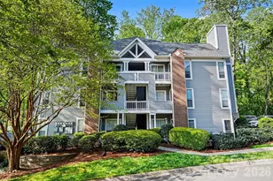 2512 Cranbrook Ln, Charlotte, NC 28207 - Photo 2