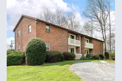 103 Oakwood Place #4, Hendersonville, NC 28792 - Photo 2