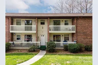 103 Oakwood Place #4, Hendersonville, NC 28792 - Photo 4