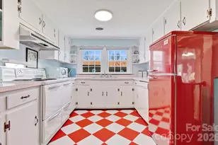 8 Concord Rd, Asheville, NC 28803 - Photo 2