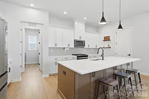 7104 Wayfarer Dr, Charlotte, NC 28269 - Photo 4