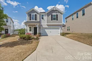 2010 Red Ash Dr, Charlotte, NC 28215 - Photo 2