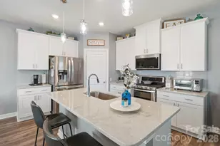 2010 Red Ash Dr, Charlotte, NC 28215 - Photo 4