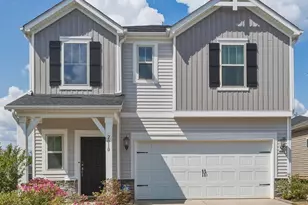 2010 Red Ash Dr, Charlotte, NC 28215 - Photo 2