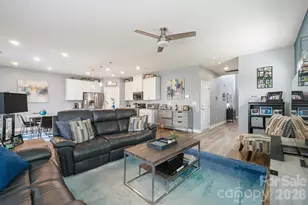 2010 Red Ash Dr, Charlotte, NC 28215 - Photo 14