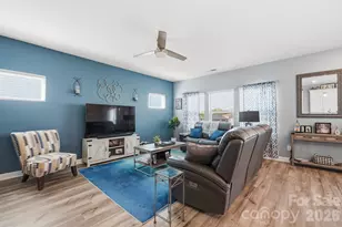 2010 Red Ash Dr, Charlotte, NC 28215 - Photo 16