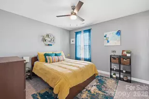 2010 Red Ash Dr, Charlotte, NC 28215 - Photo 22