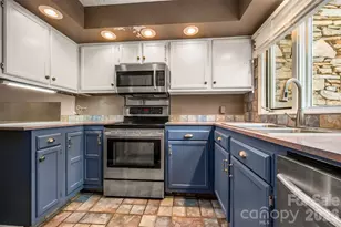 451 Britton Creek Dr, Hendersonville, NC 28791 - Photo 8