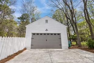 304 Epperstone Ln, Matthews, NC 28105 - Photo 30