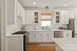 869 Stratford Run Dr, Fort Mill, SC 29708 - Photo 8