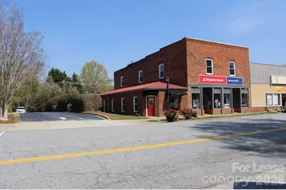 142 N Trade Avenue, Landrum, SC 29356 - Photo 2