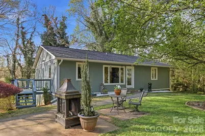 120 42nd Avenue Circle NE, Hickory, NC 28601 - Photo 2