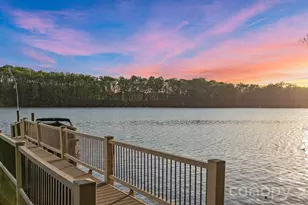 901 Sunset Pointe Dr, Salisbury, NC 28146 - Photo 2