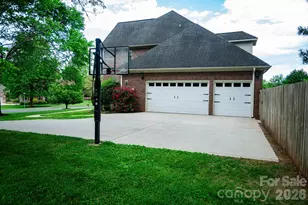 435 Crowders Bluff Ct, Clover, SC 29710 - Photo 4