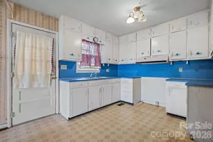 200 Hayes Ave, Hudson, NC 28638 - Photo 10