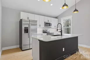 133 Moore St, Hendersonville, NC 28739 - Photo 2