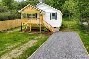 133 Moore St, Hendersonville, NC 28739 - Photo 2