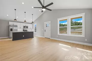 133 Moore St, Hendersonville, NC 28739 - Photo 22