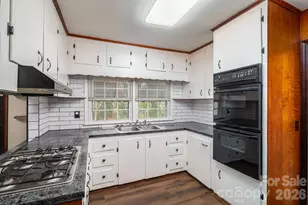 111 E Carlton St, Dallas, NC 28034 - Photo 16