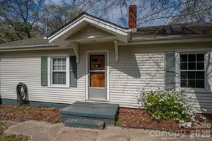 111 E Carlton St, Dallas, NC 28034 - Photo 2