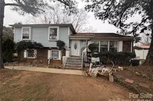 6215 Farm Pond Ln, Charlotte, NC 28212 - Photo 1