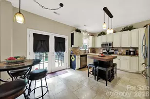 7221 Maitland Ln, Charlotte, NC 28215 - Photo 10