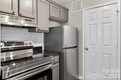 8124 Tremaine Court, Charlotte, NC 28227 - Photo 10