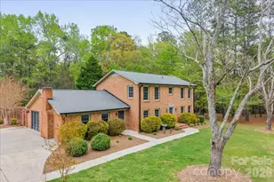 207 Williamsburg Ln, Wadesboro, NC 28170 - Photo 2