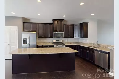 1637 Fleetwood Drive, Charlotte, NC 28208 - Photo 2