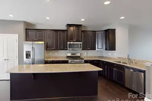 1637 Fleetwood Dr, Charlotte, NC 28208 - Photo 2