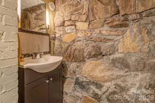 10 Hillendale Rd, Asheville, NC 28805 - Photo 36