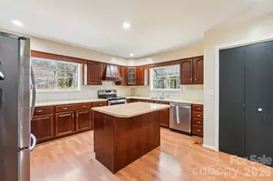 710 Heatherwood Dr, Hendersonville, NC 28792 - Photo 4