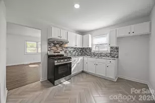 2309 Longleaf Dr, Charlotte, NC 28210 - Photo 4