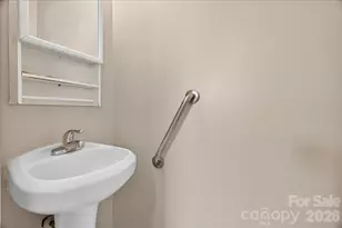 2221 Ludlow Dr, Charlotte, NC 28216 - Photo 18