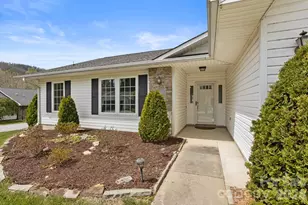 551 Woodfield Ln, Hendersonville, NC 28791 - Photo 2