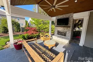 10307 Dominion Village Dr, Charlotte, NC 28269 - Photo 6