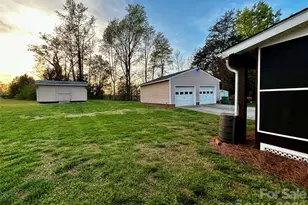 205 Linville Ct, Bessemer City, NC 28016 - Photo 32