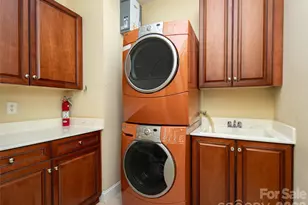 124 Towne Pl Dr, Hendersonville, NC 28792 - Photo 8