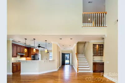 124 Towne Place Drive, Hendersonville, NC 28792 - Photo 2