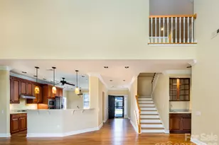 124 Towne Pl Dr, Hendersonville, NC 28792 - Photo 2